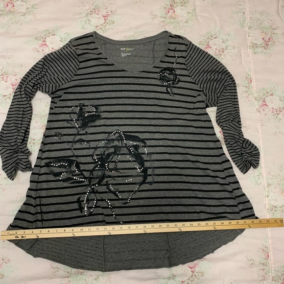 Style&Co. Woman Pus size 2X high low jeweled top - Picture 7 of 8